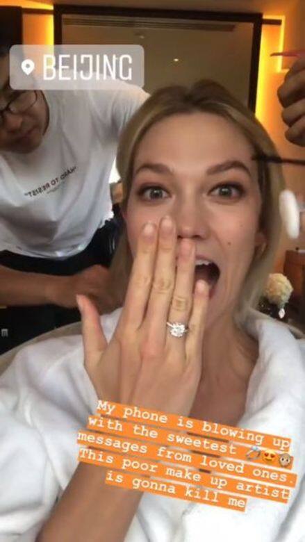 Karlie Kloss 在 Instagram Stories 興奮大曬求婚戒指,戒指上有一顆巨型的墊形切割鑽石,指環 Karlie Kloss 在 Instagram Stories 興奮大曬求婚戒指,戒指上有一顆巨型的墊形切割鑽石,指環