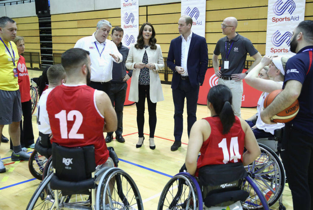 為鼓勵一眾殘奧運動員在運動會上獲得佳績，凱特王妃與威廉王子特意走訪輪椅籃球員的訓練場地
