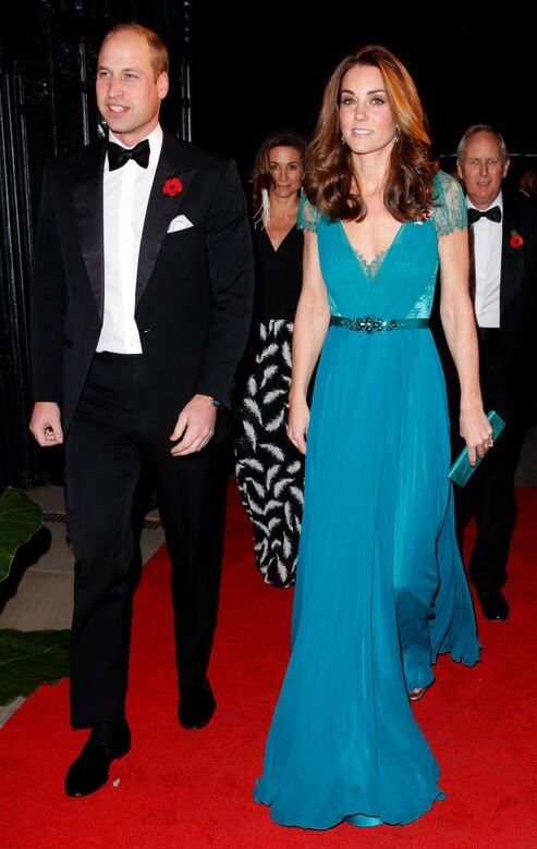 1. Jenny Packham V領喱士長裙Kate Middleton身上這條Jenny Packham的湖水藍色晚裝帶有V領及喱
