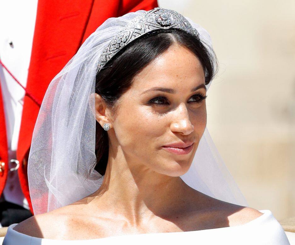 Meghan Markle 於大婚當天戴上了由英女王借出The Filigree Tiara鑽石冠冕。它原本是1893年由 Meghan Markle 於大婚當天戴上了由英女王借出The Filigree Tiara鑽石冠冕。它原本是1893年由
