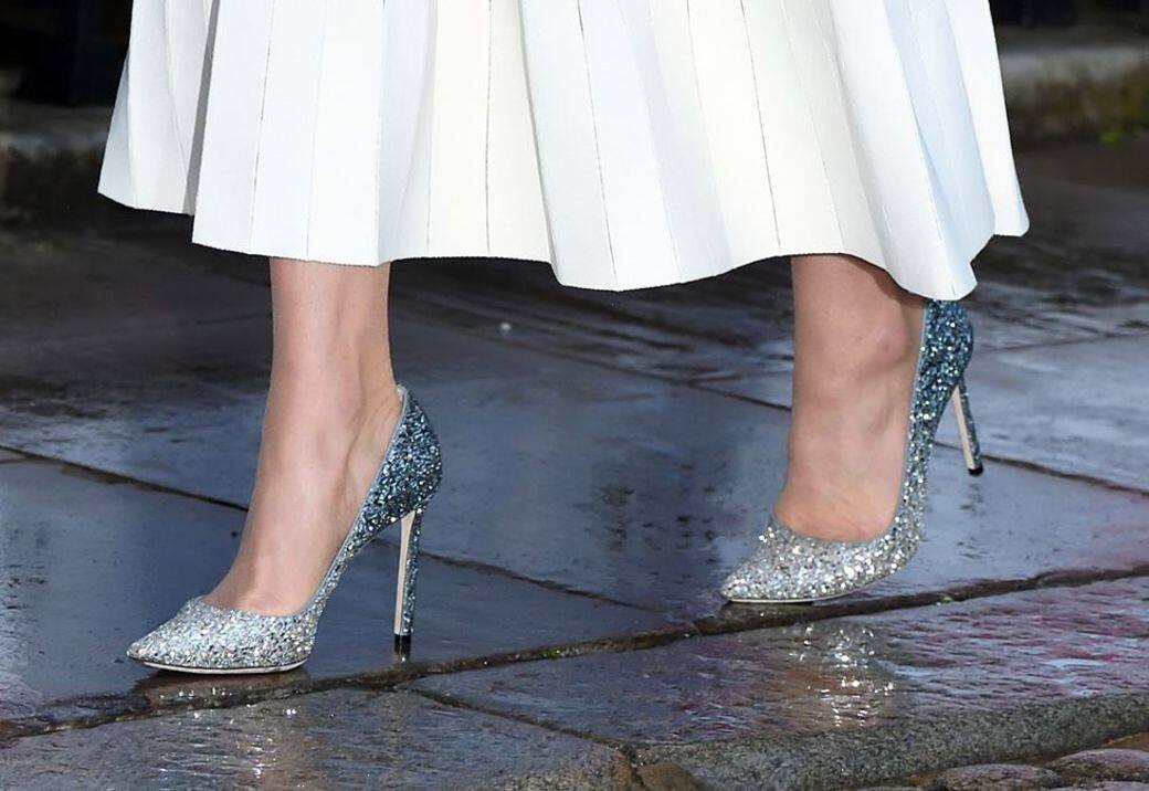 相信最令大家驚訝的是這雙 JIMMY CHOO 高跟鞋，因為凱特王妃的造型真的好久