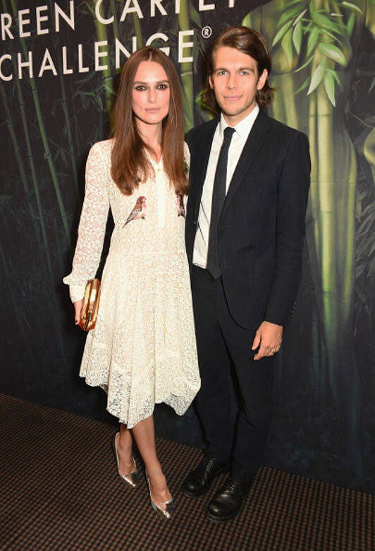 Keira Knightley 以優雅穿搭與老公 James Righton 一同出席活動 Keira Knightley 以優雅穿搭與老公 James Righton 一同出席活動