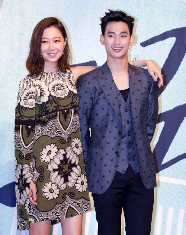 金秀賢與演藝界的大姐姐頗有緣,《來自星星的你》之後,就跟孔孝真一起主 金秀賢與演藝界的大姐姐頗有緣,《來自星星的你》之後,就跟孔孝真一起主