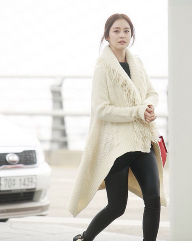 另外，金泰希不像其他韓國女星般纖瘦，她屬於帶點baby fat的類型，如穿上貼