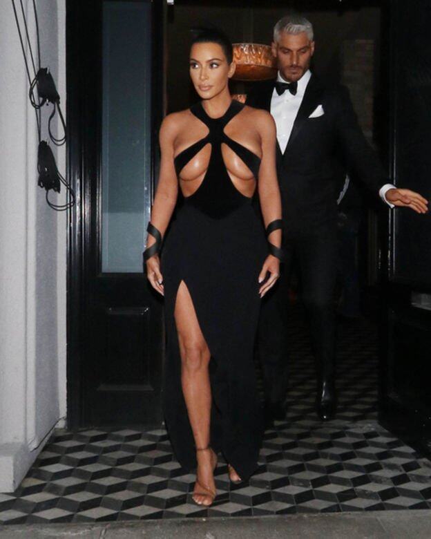 Kim Kardashian出席第五屆荷里活美妝頒獎典禮紅地毯所穿的超性感晚裝出自Thierry Kim Kardashian出席第五屆荷里活美妝頒獎典禮紅地毯所穿的超性感晚裝出自Thierry