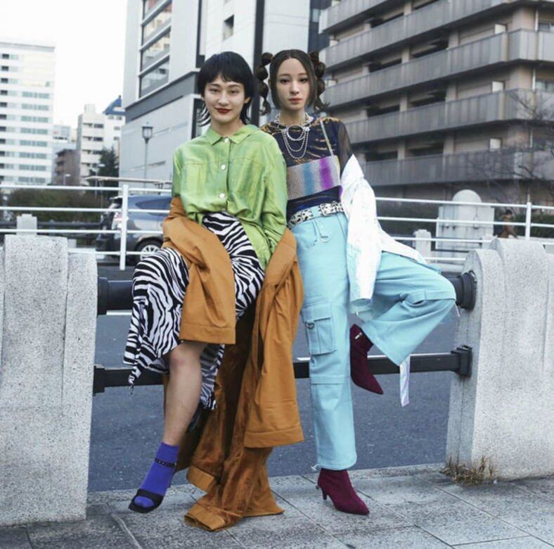 KOM_I在色彩與圖案的穿搭掌握力與敏感度超強,早在Versace 2019秋冬時裝騷 KOM_I在色彩與圖案的穿搭掌握力與敏感度超強,早在Versace 2019秋冬時裝騷