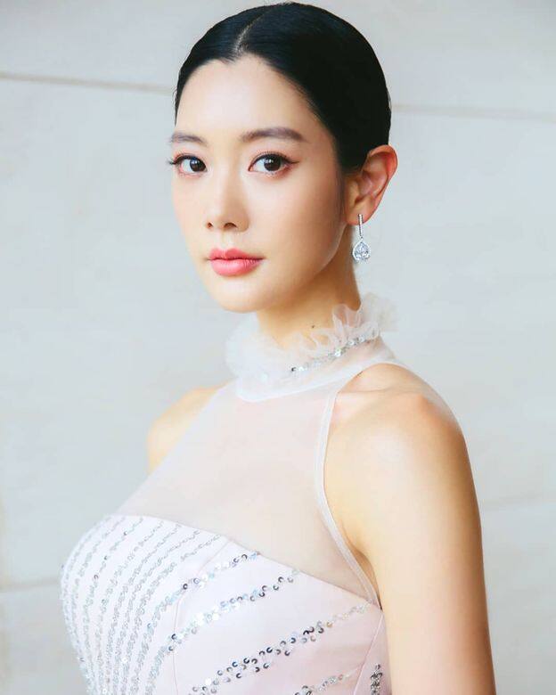 李成敏最近突然宣布將與比她大 2 歲的圈外企業家男友結婚,兩人希望 李成敏最近突然宣布將與比她大 2 歲的圈外企業家男友結婚,兩人希望