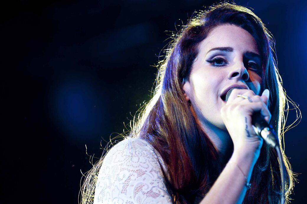 來50年代的靈魂!33歲復古歌姬Lana Del Rey的冷艷穿搭 來50年代的靈魂!33歲復古歌姬Lana Del Rey的冷艷穿搭