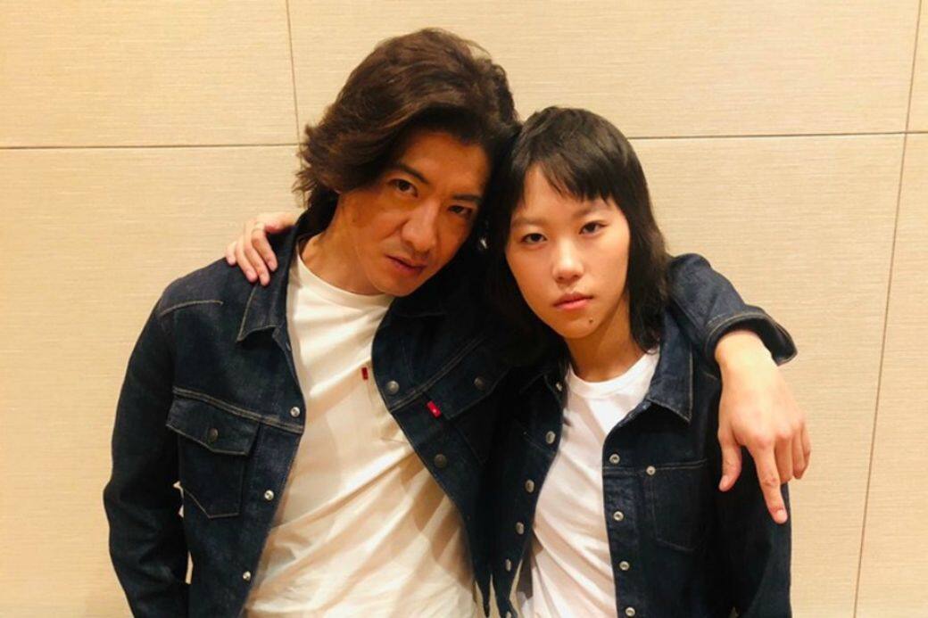木村拓哉大讚:「 她很自然」!竇靖童繼續奉行獨具一格的衣著打扮 木村拓哉大讚:「 她很自然」!竇靖童繼續奉行獨具一格的衣著打扮
