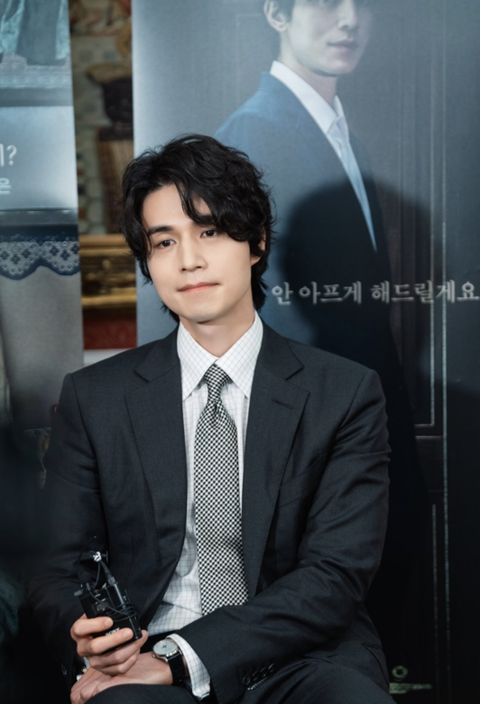 李棟旭在新劇《他人即地獄》中演變態殺人犯,演技大受讚賞 李棟旭在新劇《他人即地獄》中演變態殺人犯,演技大受讚賞