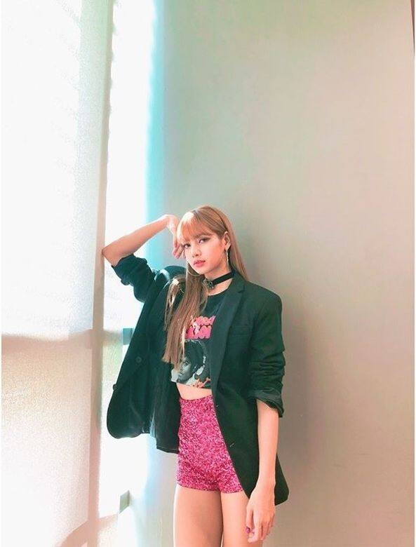 秀麗長髮配甜美臉蛋,一不小心就變成鄰家女孩,要是配搭普通的合身的 秀麗長髮配甜美臉蛋,一不小心就變成鄰家女孩,要是配搭普通的合身的