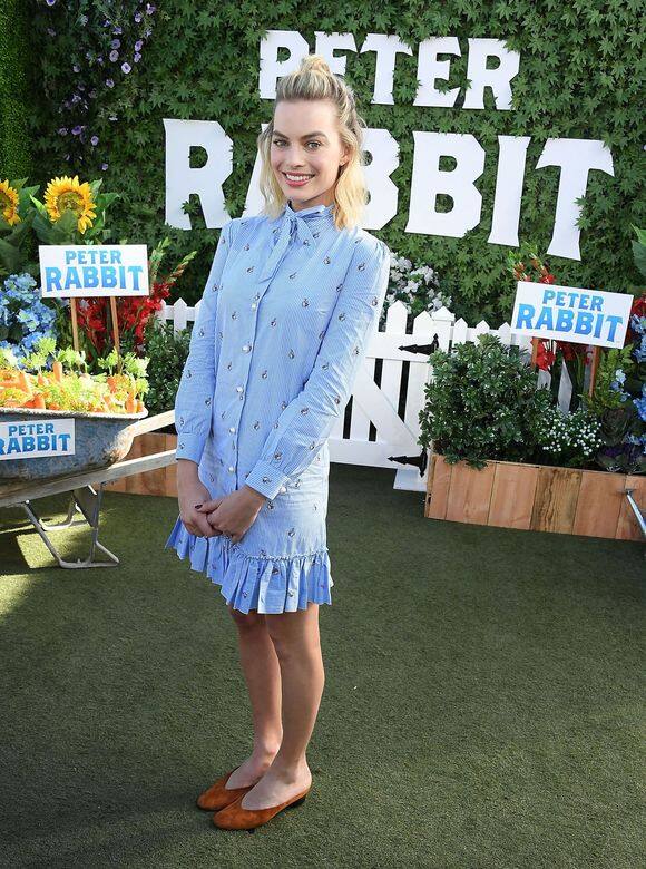 可人兒Margot Robbie渾身散發甜美氣息,這件簡單的Gucci 恤衫裙展現Margot清新可愛的 可人兒Margot Robbie渾身散發甜美氣息,這件簡單的Gucci 恤衫裙展現Margot清新可愛的