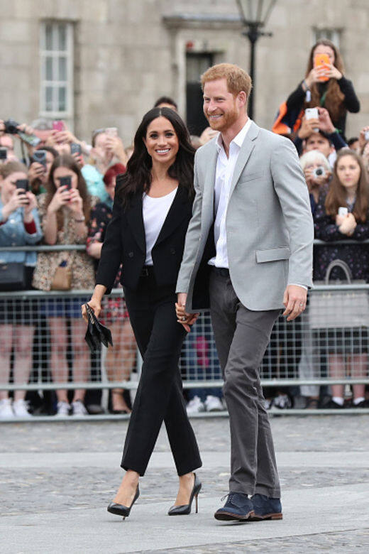 Meghan Markle 尤其喜歡穿黑色西裝套裝 Meghan Markle 尤其喜歡穿黑色西裝套裝