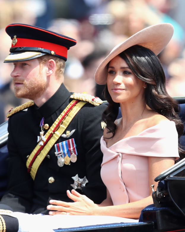 梅根馬克爾(Meghan Markle)為甚麼婚後穿搭只有白色?揭露英國皇室媳婦的衣着秘密 梅根馬克爾(Meghan Markle)為甚麼婚後穿搭只有白色?揭露英國皇室媳婦的衣着秘密