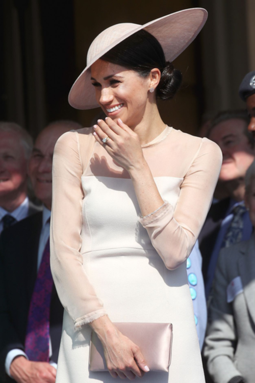 梅根馬克爾Meghan Markle為甚麼婚後穿搭只有白色?揭露英國皇室媳婦的衣着秘密 梅根馬克爾Meghan Markle為甚麼婚後穿搭只有白色?揭露英國皇室媳婦的衣着秘密