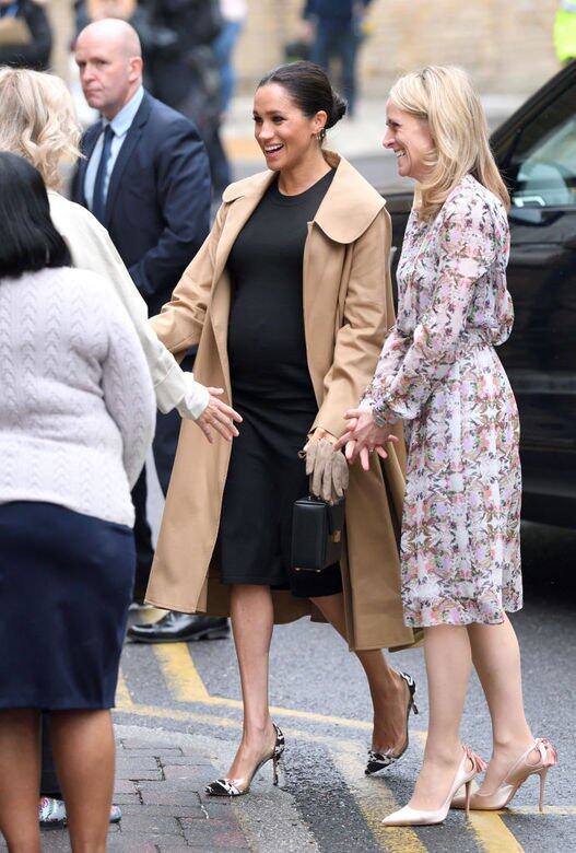 簡單trench coat配搭盡顯Meghan知性美 簡單trench coat配搭盡顯Meghan知性美