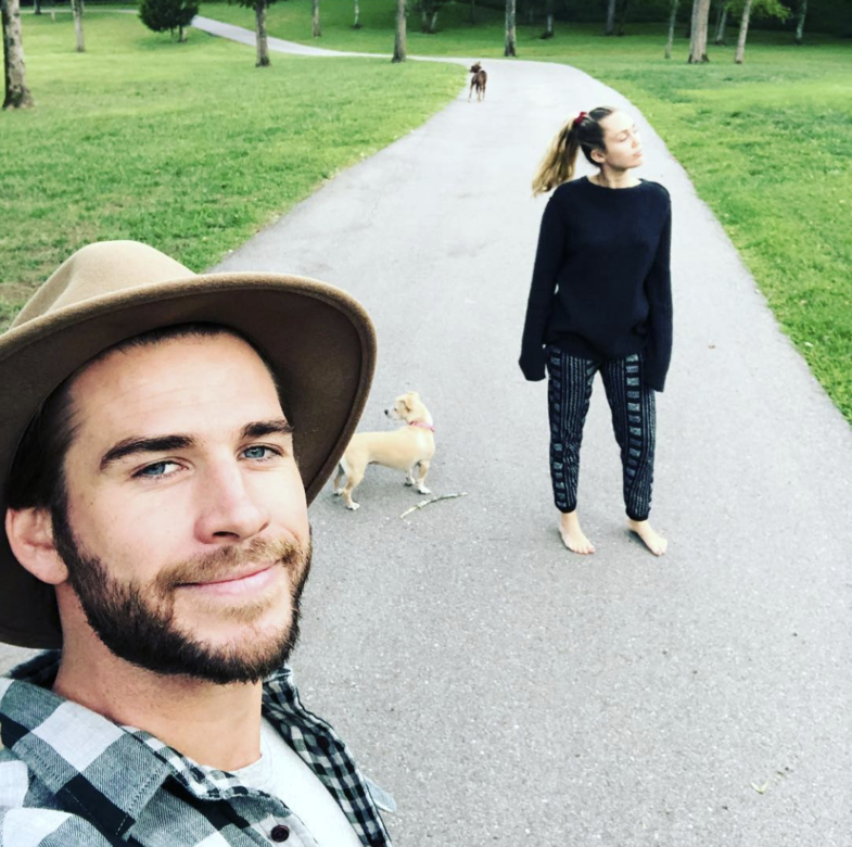 然而事實似乎正正是這樣,戀愛中的Miley Cyrus和Liam Hemsworth和其他戀人無異,只想跟 然而事實似乎正正是這樣,戀愛中的Miley Cyrus和Liam Hemsworth和其他戀人無異,只想跟