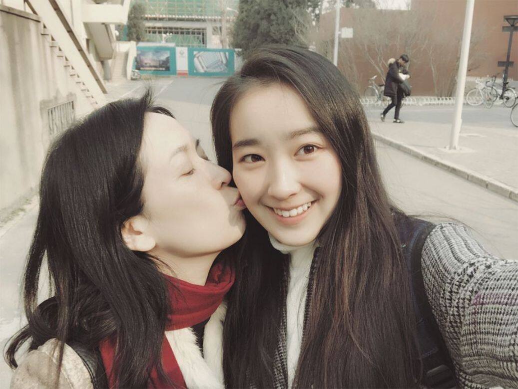 龔慈恩誕下女兒後才捨得放下工作,做個全職媽媽,為了家庭淡出娛樂圈。 龔慈恩誕下女兒後才捨得放下工作,做個全職媽媽,為了家庭淡出娛樂圈。
