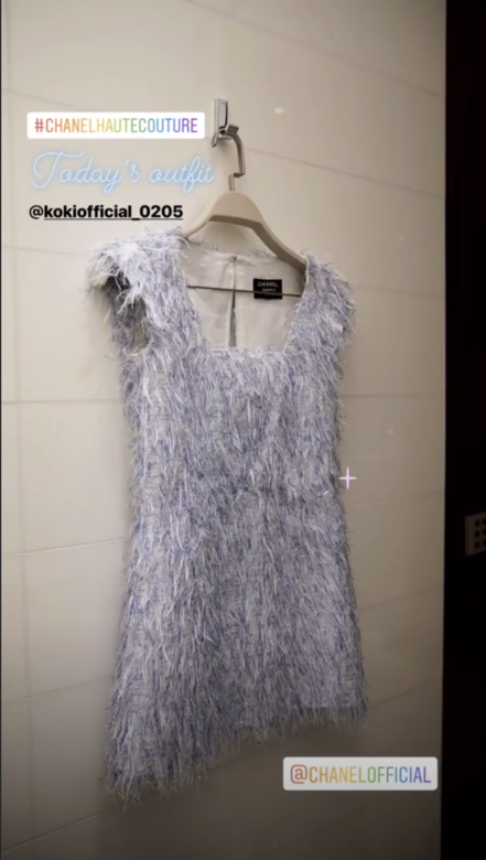 Koki的服裝也提前曝光了!一條淡紫色連身裙掛著牆上,簡約又充滿動感的 Koki的服裝也提前曝光了!一條淡紫色連身裙掛著牆上,簡約又充滿動感的