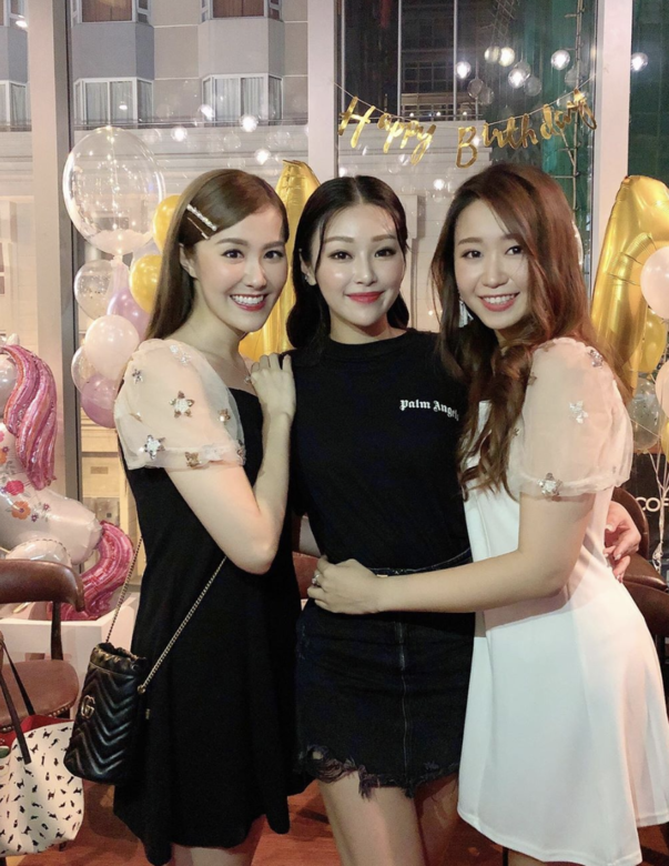 2019年9月9日是劉佩玥的30歲生日,穿上小黑裙的她依然青春可人,完全 2019年9月9日是劉佩玥的30歲生日,穿上小黑裙的她依然青春可人,完全