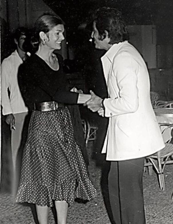 熱愛時裝的Jacqueline‭ ‬Kennedy非常喜歡Valentino所設計的服裝，二人的關係由最初顧客與設