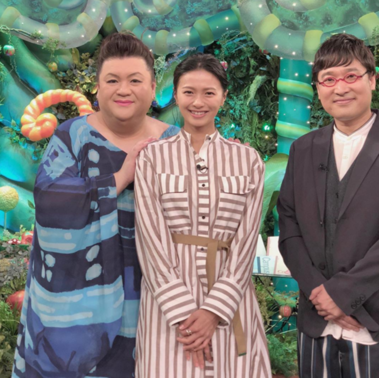 模特兒出身的榮倉奈奈身型高䠷、笑容充滿稚氣,如果不說,誰會想到她已 模特兒出身的榮倉奈奈身型高䠷、笑容充滿稚氣,如果不說,誰會想到她已