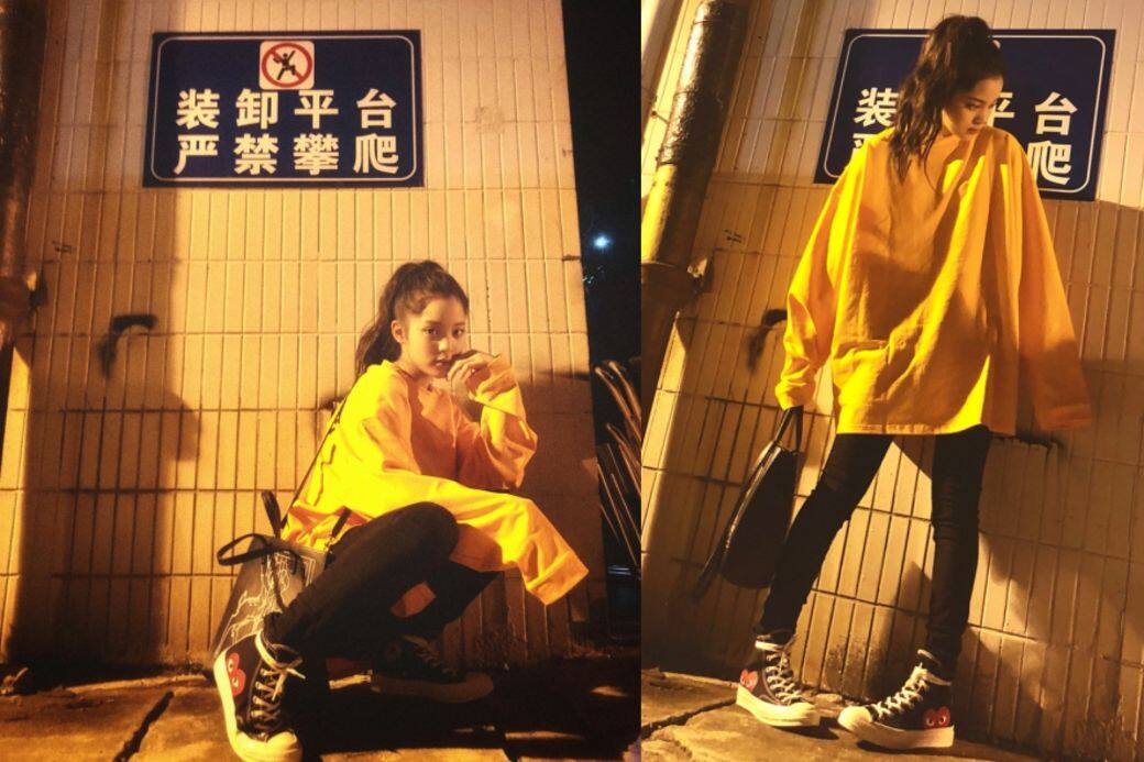 歐陽娜娜以黑色緊身長褲突顯鮮黃色的oversize衛衣,再配搭厚底高筒波鞋,街 歐陽娜娜以黑色緊身長褲突顯鮮黃色的oversize衛衣,再配搭厚底高筒波鞋,街