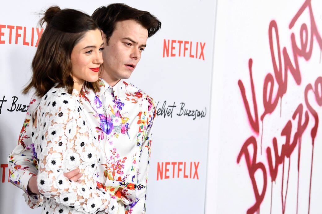 《Stranger Things》這對情侶戲假情真了!仔細看Natalia Dyer和Charlie Heaton情侶穿搭發現他們真的好登對! 《Stranger Things》這對情侶戲假情真了!仔細看Natalia Dyer和Charlie Heaton情侶穿搭發現他們真的好登對!