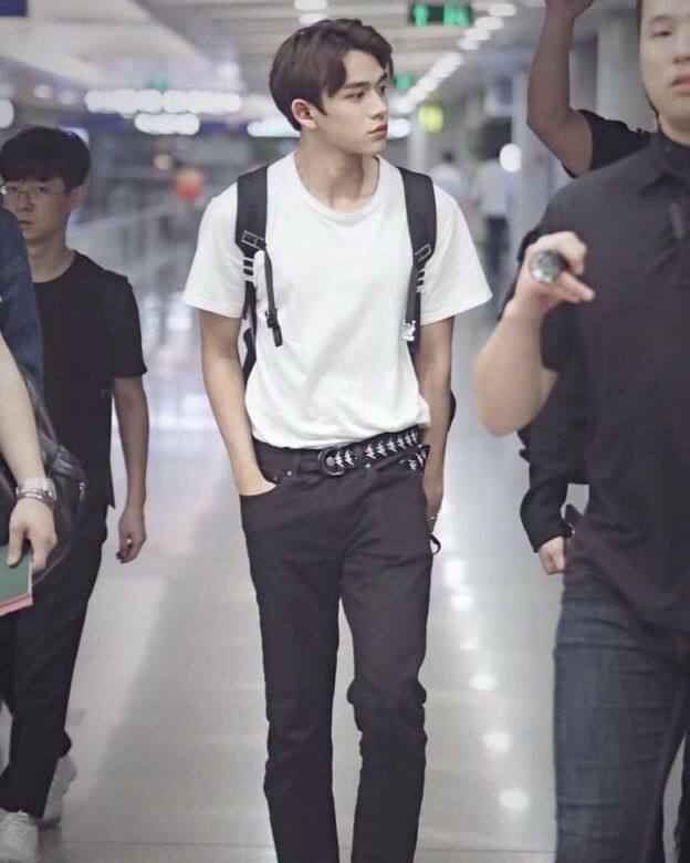 韓國人氣男團NCT香港成員黃旭熙Lucas:私下穿搭 韓國人氣男團NCT香港成員黃旭熙Lucas:私下穿搭