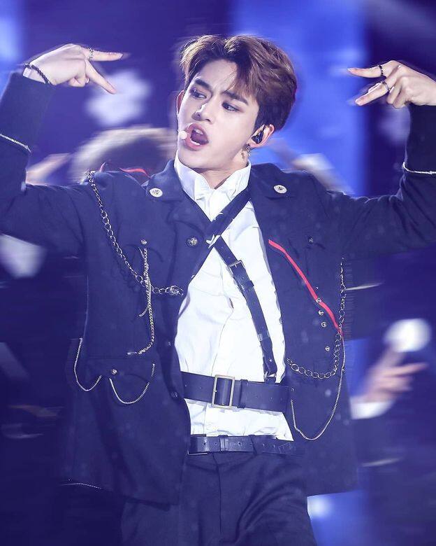韓國人氣男團NCT香港成員黃旭熙Lucas:舞台穿搭 韓國人氣男團NCT香港成員黃旭熙Lucas:舞台穿搭
