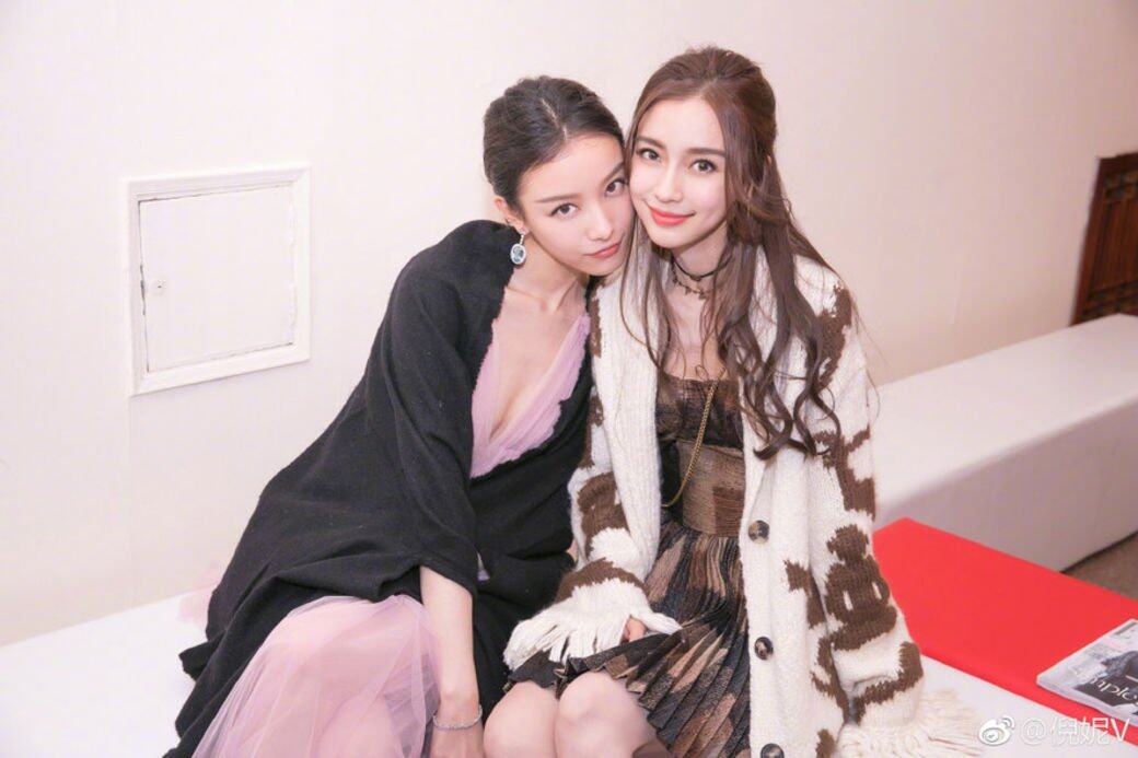 初出道時的倪妮與Angelababy、楊冪和劉詩詩被傳媒封為新生代「四小花」,四人演藝 初出道時的倪妮與Angelababy、楊冪和劉詩詩被傳媒封為新生代「四小花」,四人演藝