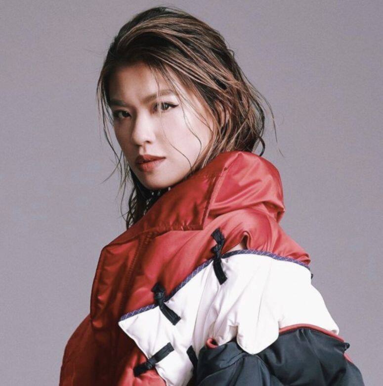 90後的Olivia Dawn自小已考獲8級鋼琴和小提琴,又畢業於傳統名校女拔萃和 90後的Olivia Dawn自小已考獲8級鋼琴和小提琴,又畢業於傳統名校女拔萃和