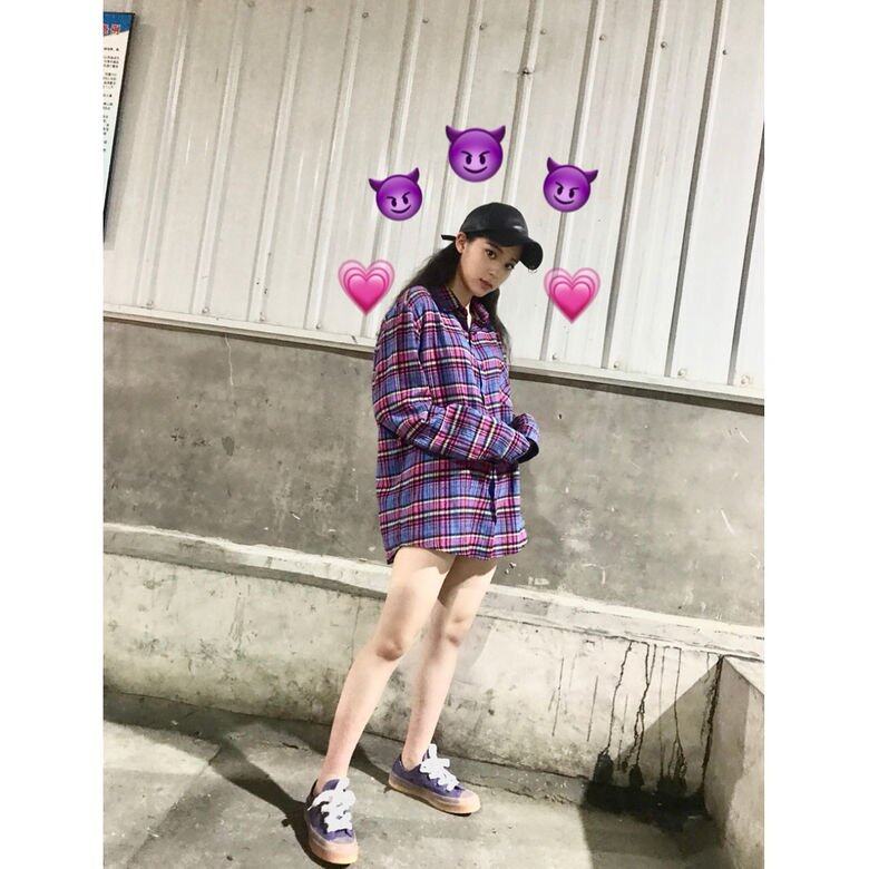 格紋元素經常出現在歐陽娜娜身上,更不受限於任何風格和顏色的格紋 格紋元素經常出現在歐陽娜娜身上,更不受限於任何風格和顏色的格紋
