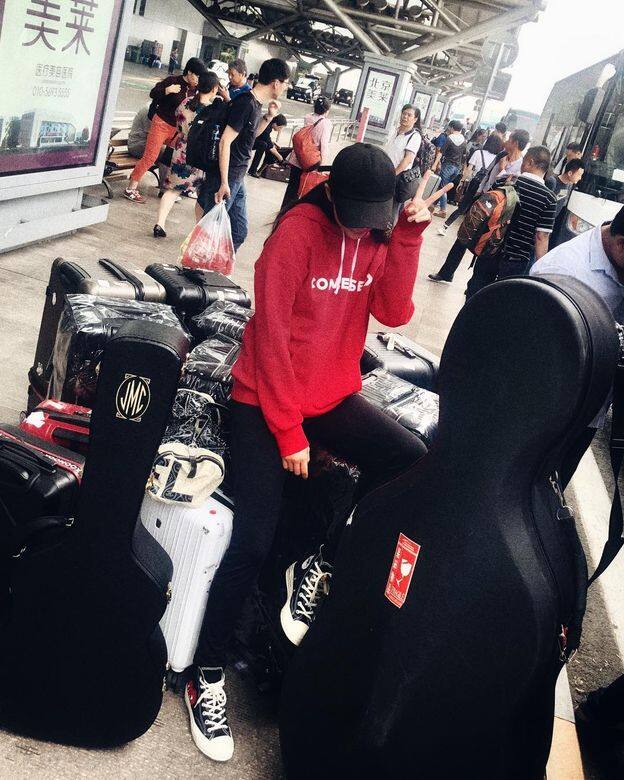 看歐陽娜娜Instagram學私下穿搭:中性風格 看歐陽娜娜Instagram學私下穿搭:中性風格