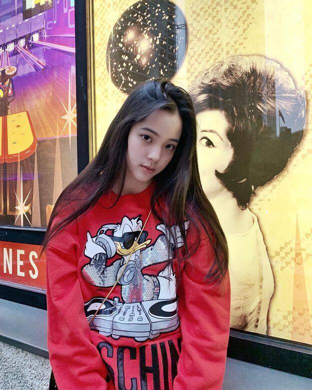 看歐陽娜娜Instagram學私下穿搭:亮色系 看歐陽娜娜Instagram學私下穿搭:亮色系