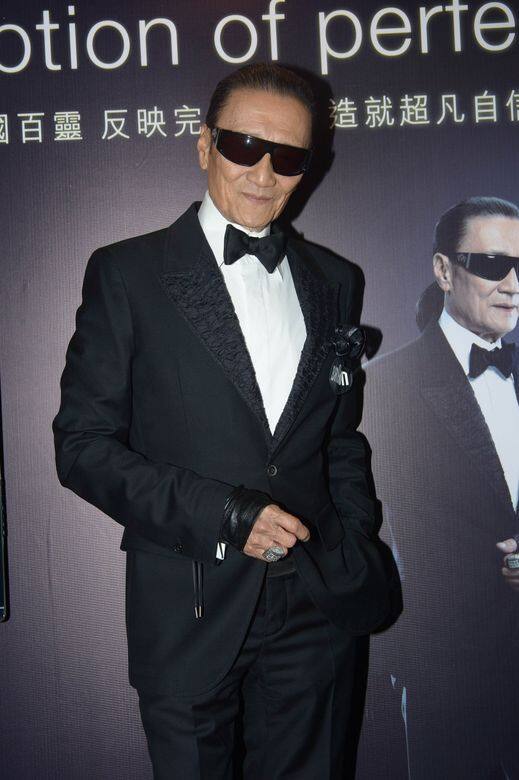 謝賢的時尚造型風格跟老佛爺Karl Lagerfeld的穿搭有90%相似度。他們都善於用西 謝賢的時尚造型風格跟老佛爺Karl Lagerfeld的穿搭有90%相似度。他們都善於用西