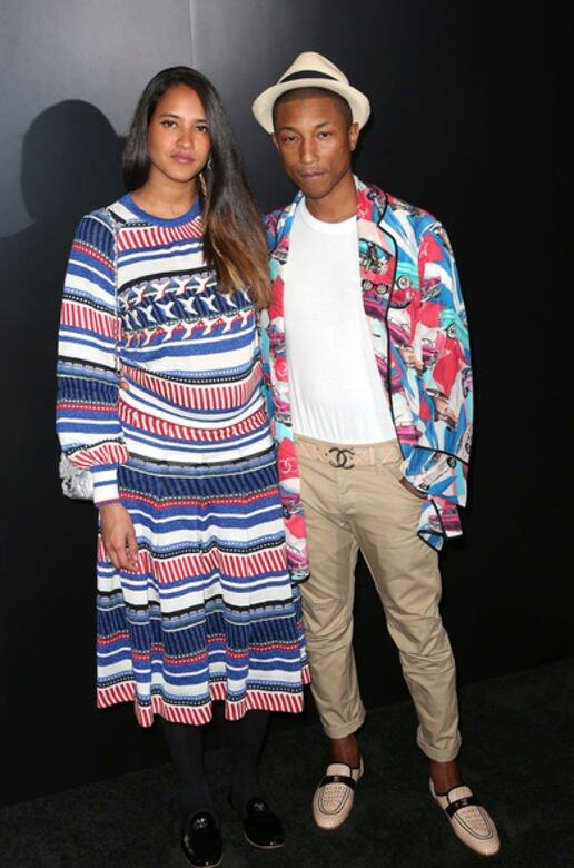 Pharrell Williams特別喜歡亮色的花恤衫,以古巴為靈感地的Chanel 2017早春系列,超合他的 Pharrell Williams特別喜歡亮色的花恤衫,以古巴為靈感地的Chanel 2017早春系列,超合他的