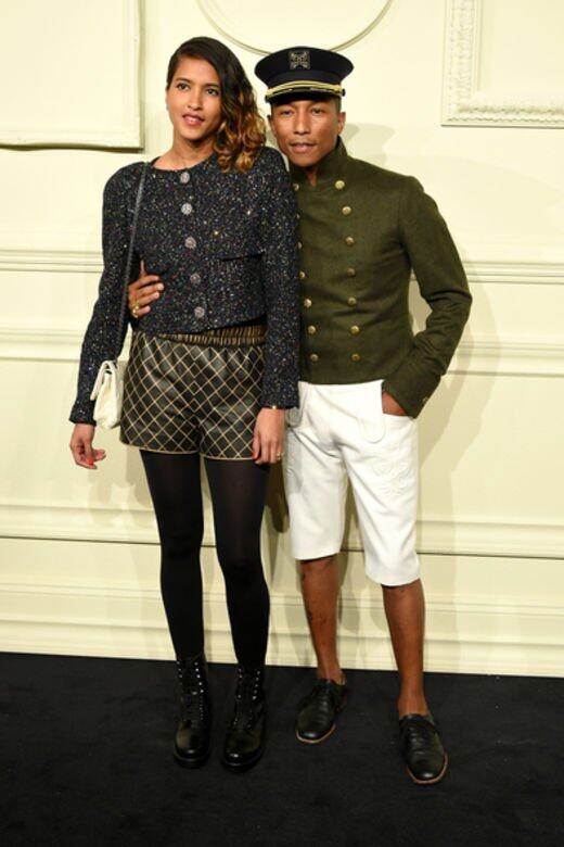 Pharrell Williams將Chanel穿出跨時代時尚感,軍帽、軍褸搭白色短褲,極具今年港口主題的 Pharrell Williams將Chanel穿出跨時代時尚感,軍帽、軍褸搭白色短褲,極具今年港口主題的