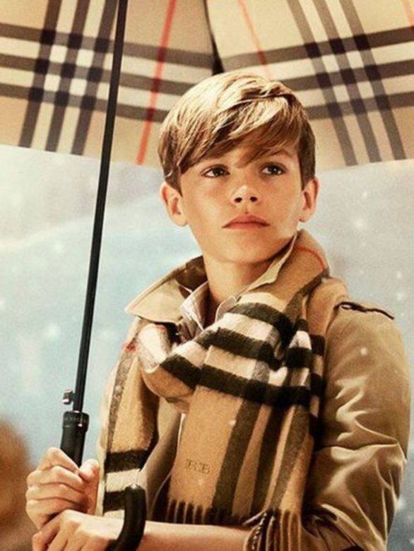 2013年Romeo 開始出現在Burberry的廣告上,那時候的他還一臉稚氣,但精緻的五官和 2013年Romeo 開始出現在Burberry的廣告上,那時候的他還一臉稚氣,但精緻的五官和