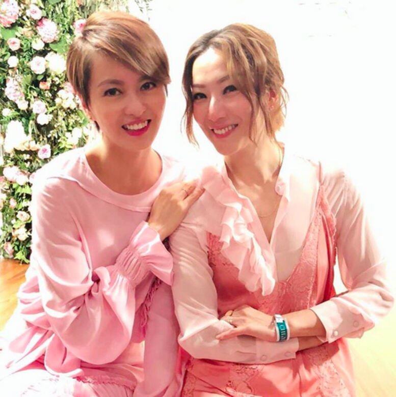 鄭秀文(Sammi)和梁詠琪(Gigi)碰面,在IG去說道:「跟Gigi一起,令Mi想起《百份百感覺》的 鄭秀文(Sammi)和梁詠琪(Gigi)碰面,在IG去說道:「跟Gigi一起,令Mi想起《百份百感覺》的