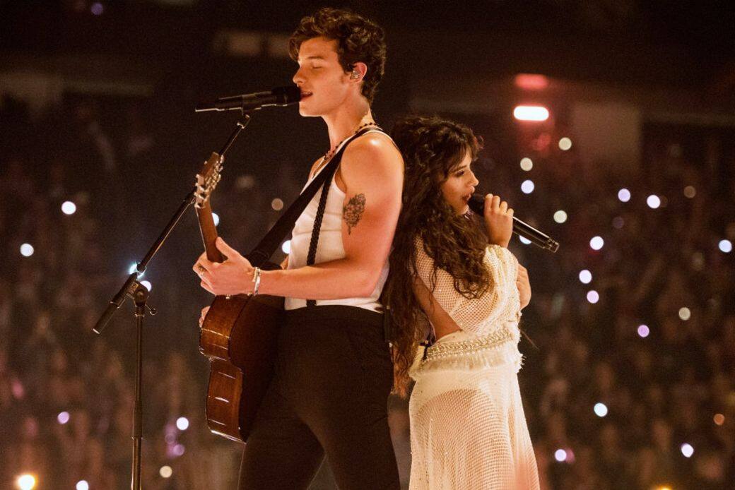 Shawn Mendes和Camila Cabello在MTV音樂錄影帶大獎舞台上的火辣演唱《Señorita》,看得令人心癢 Shawn Mendes和Camila Cabello在MTV音樂錄影帶大獎舞台上的火辣演唱《Señorita》,看得令人心癢