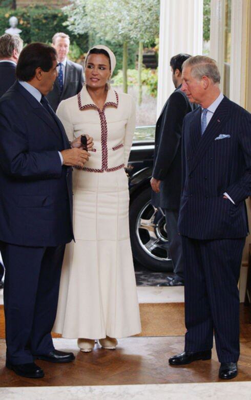 卡塔爾王妃Sheikha Mozah大多數服裝都是高級時裝品牌的高級訂製服，全部都是
