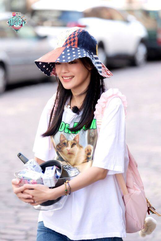 舒淇的私下穿搭一向都充滿少女心,這一點在她婚後也沒有改變。 舒淇的私下穿搭一向都充滿少女心,這一點在她婚後也沒有改變。