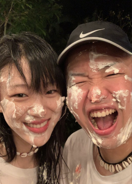 大家在婚禮後的AfterParty玩得十分盡興,一對新人和賓客們在海島上晚宴過後 大家在婚禮後的AfterParty玩得十分盡興,一對新人和賓客們在海島上晚宴過後
