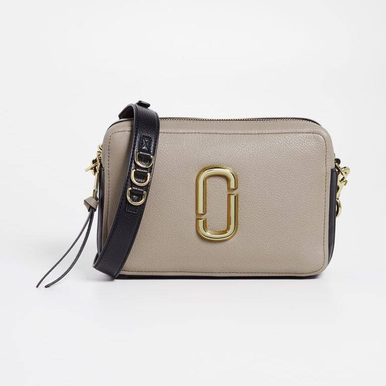 賈靜雯同款機場手袋Marc Jacobs The Softshot 27相機袋,HKD$3327 賈靜雯同款機場手袋Marc Jacobs The Softshot 27相機袋,HKD$3327