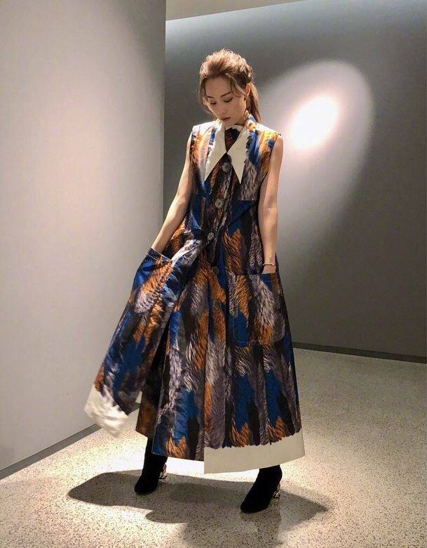 時裝周之前幾個月,其實已見stephy的時裝品味逐漸改變。這一身 時裝周之前幾個月,其實已見stephy的時裝品味逐漸改變。這一身