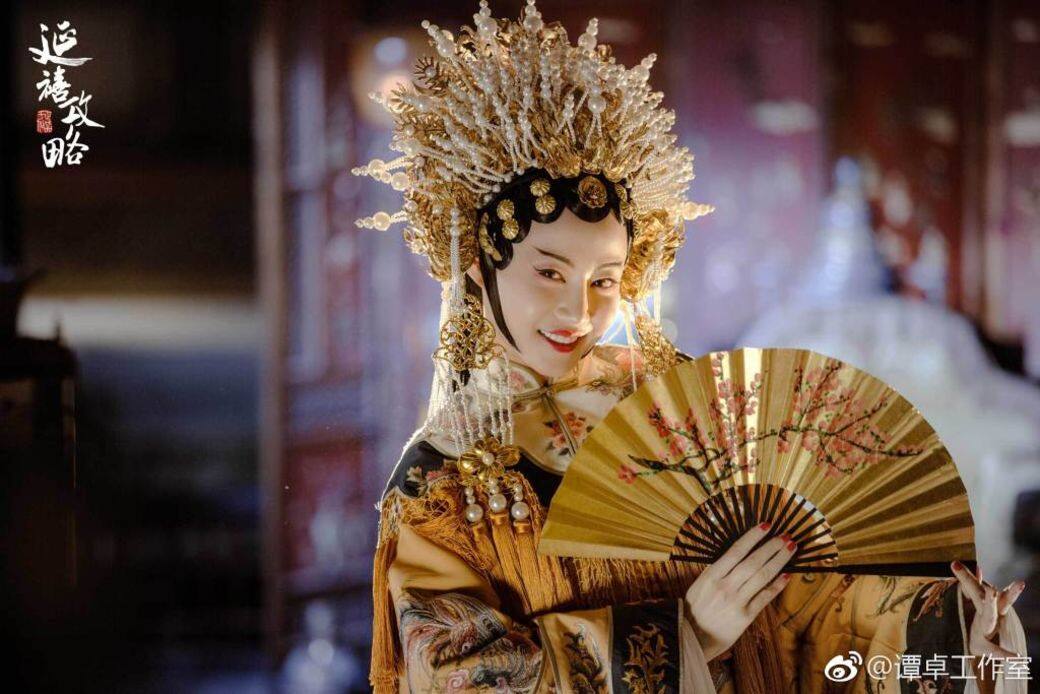 在劇中也有出現高貴妃唱戲的場面，不論是服飾、妝容還是崑曲唱功，劇組