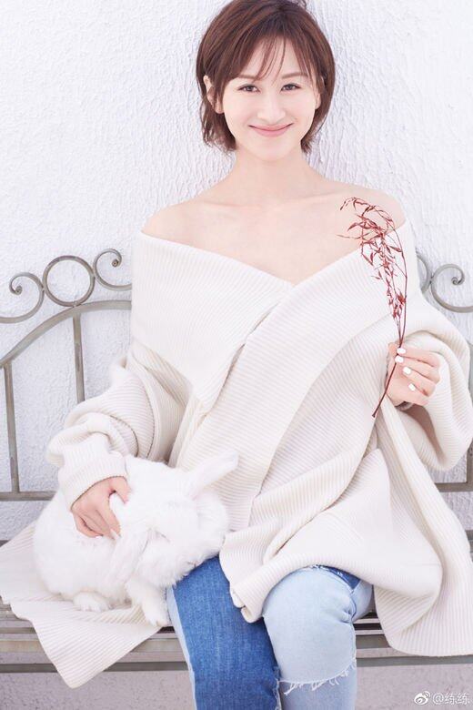 戲中的愉妃表面懦弱,實質上是⼀名智者,戲外的練練也自有她一套人生哲 戲中的愉妃表面懦弱,實質上是⼀名智者,戲外的練練也自有她一套人生哲