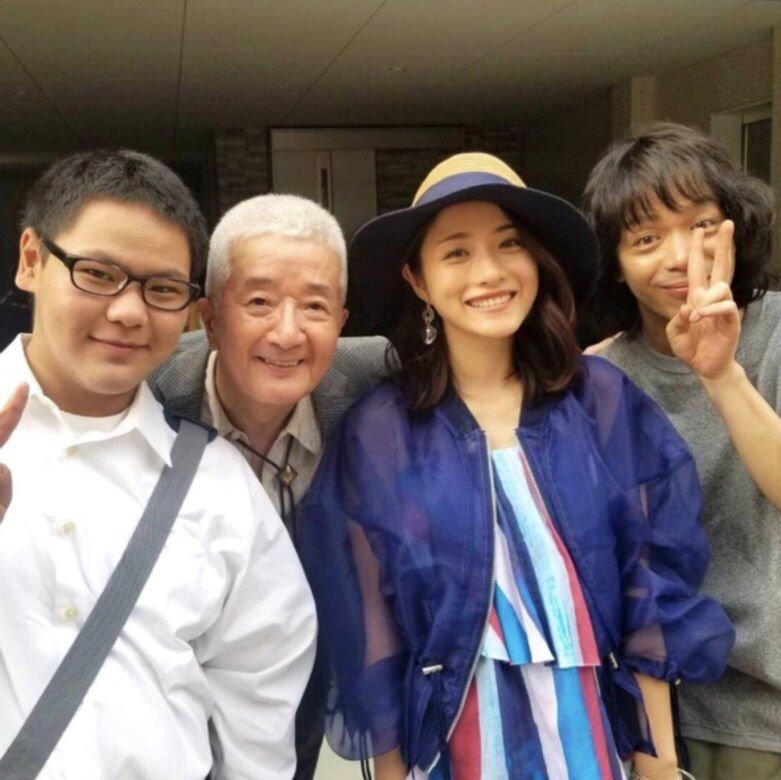石原里美在《高嶺之花》的造型跟《校對女王》一樣以色彩配搭取勝,這身彩色 石原里美在《高嶺之花》的造型跟《校對女王》一樣以色彩配搭取勝,這身彩色