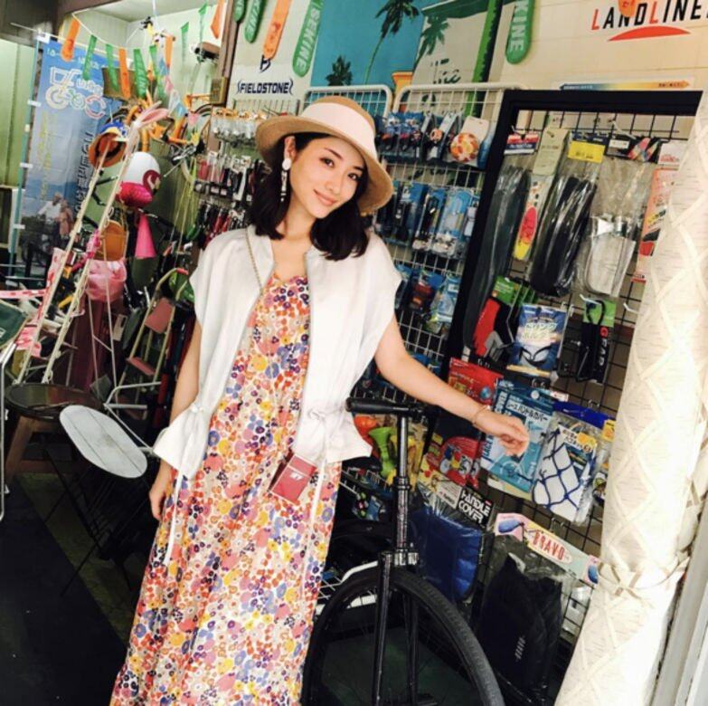 充滿夏天風情的草帽都是石原里美在劇中造型不可或缺的配飾。 充滿夏天風情的草帽都是石原里美在劇中造型不可或缺的配飾。